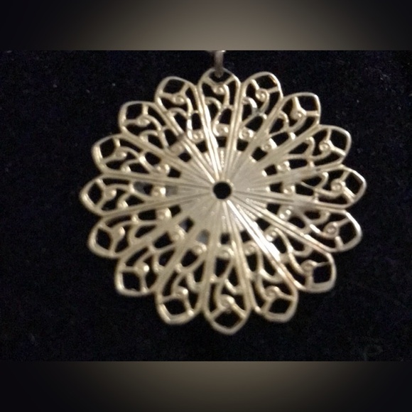 Elegant Gold Pendant Necklace - Picture 2 of 4